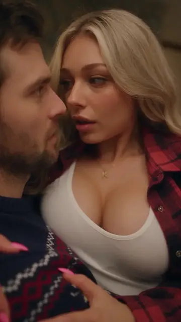 Christmas With My Girlfriend's Stepsister: frame from episode 2