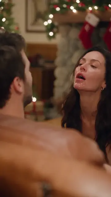 Christmas With My Girlfriend's Stepsister: frame from episode 3