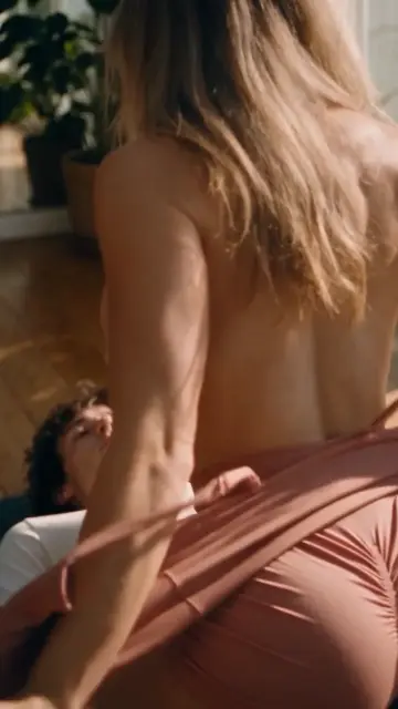 My Neighbor Stopped Closing The Blinds: frame from episode 3