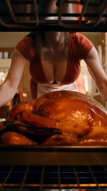 Thanksgiving With My Best Friend's Mom: frame from episode 2